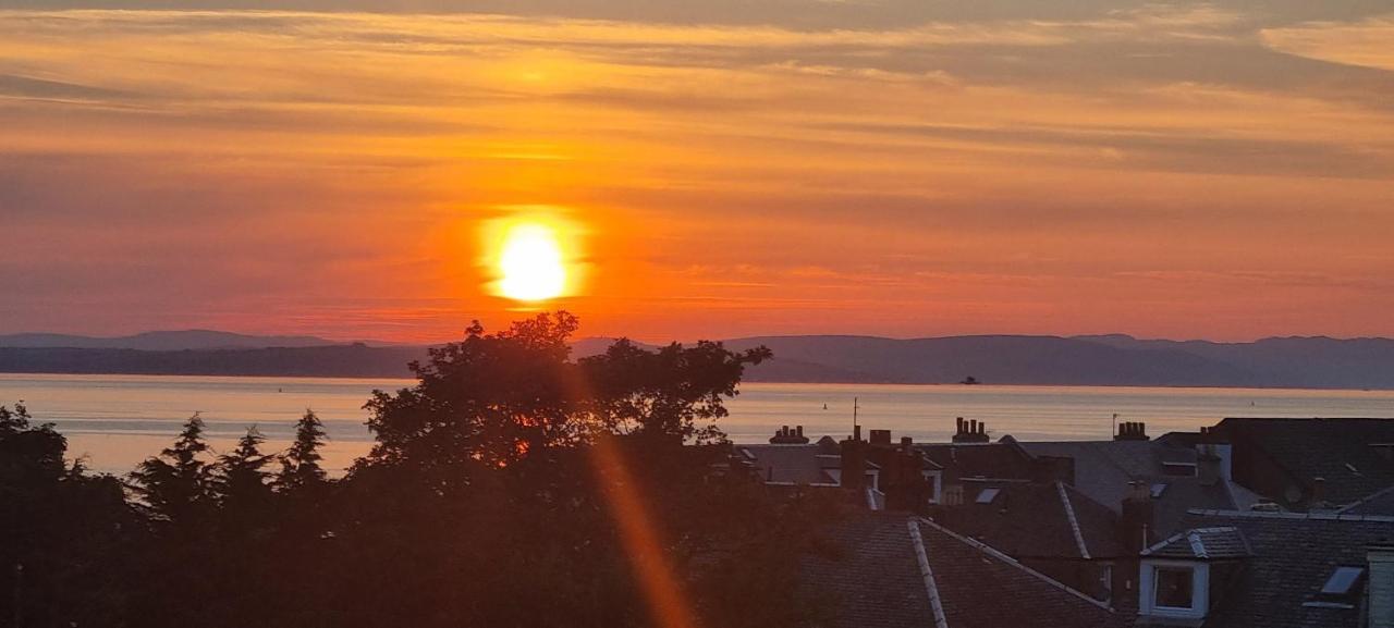 Beachfront Penthouse, Largs Lejlighed Eksteriør billede